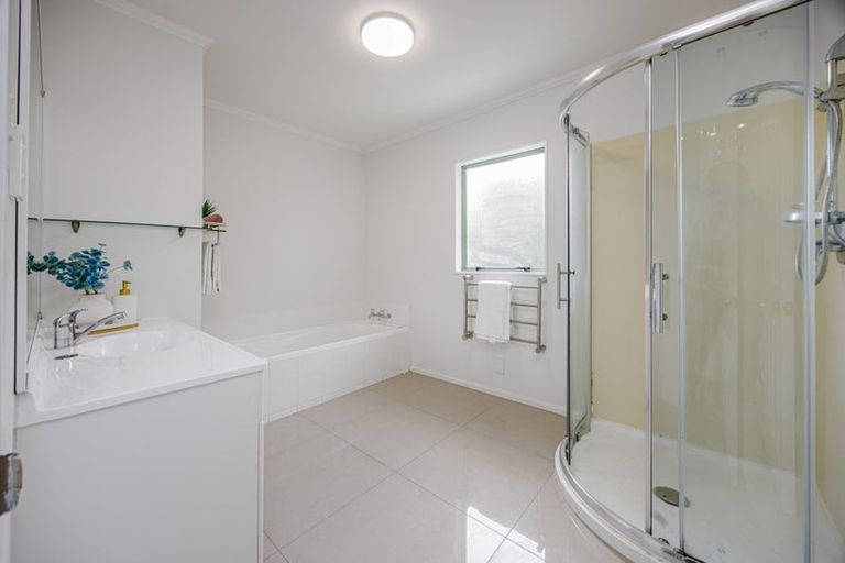 Photo of property in 16 Cumbrian Place, Conifer Grove, Takanini, 2112