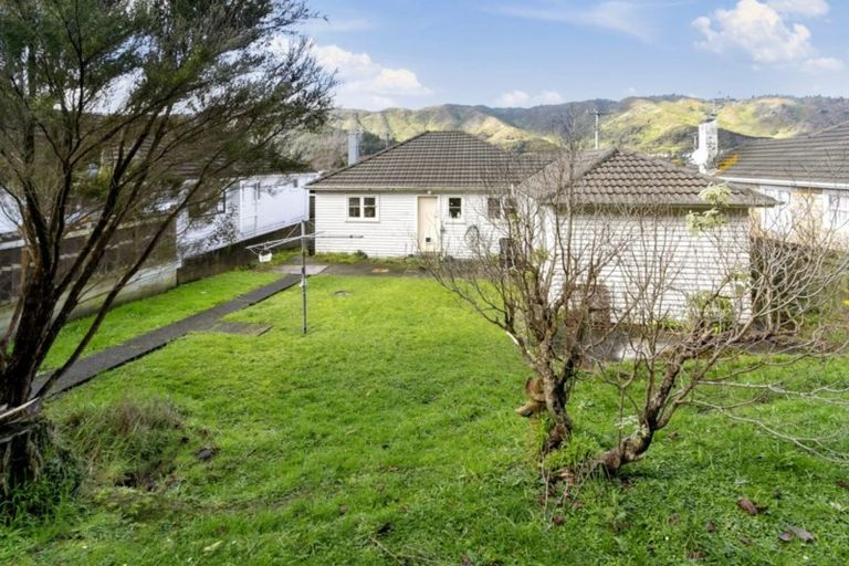 Photo of property in 195 Wellington Road, Wainuiomata, Lower Hutt, 5014