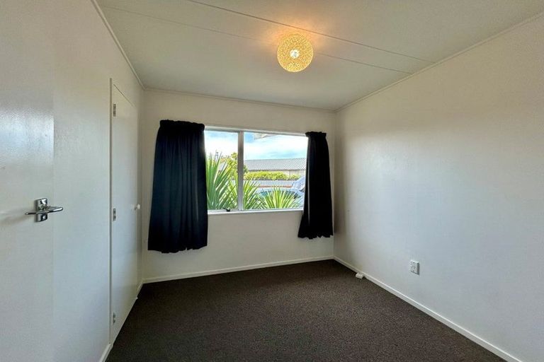 Photo of property in 94 Tait Drive, Greenmeadows, Napier, 4112