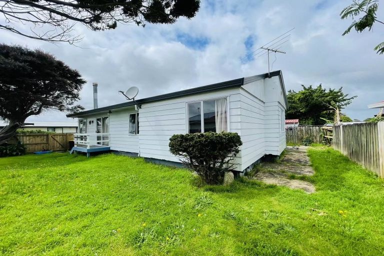 Photo of property in 2/450 Swanson Road, Ranui, Auckland, 0612