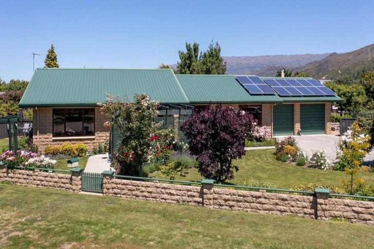 Photo of property in 77 Hazlett Street, Clyde, 9330