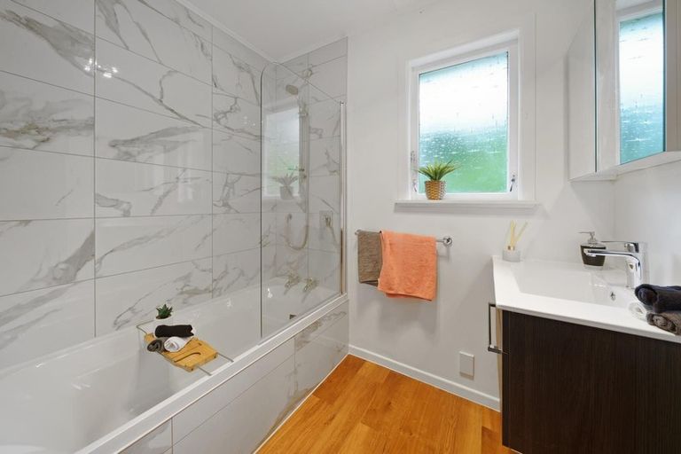 Photo of property in 39 Vista Crescent, Maoribank, Upper Hutt, 5018