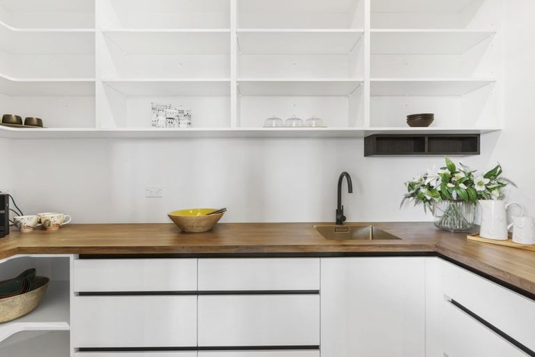 Photo of property in 5 Codlin Road, Waiuku, 2683