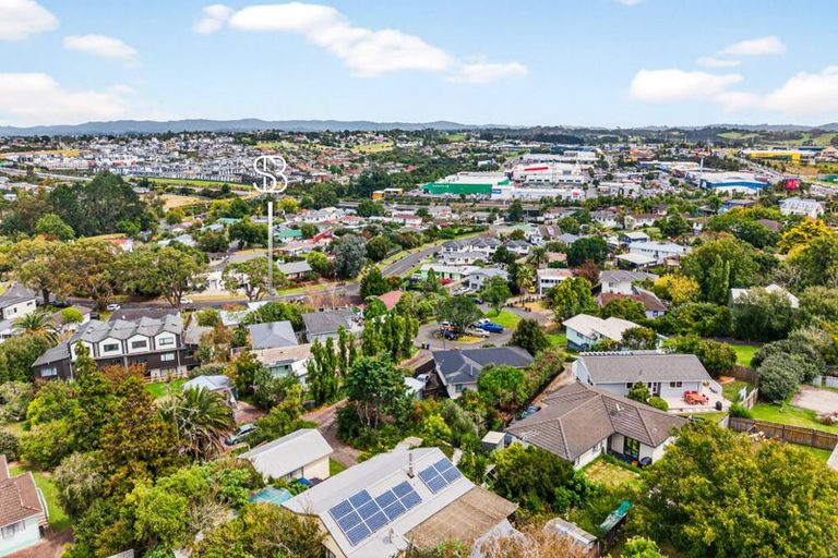 Photo of property in 6a Magdalen Place, West Harbour, Auckland, 0618