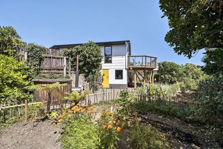 Photo of property in 11 Frobisher Street, Island Bay, Wellington, 6023