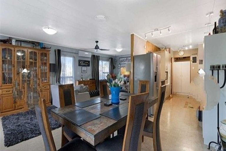 Photo of property in 21 Pankhurst Place, Sunnyvale, Auckland, 0612