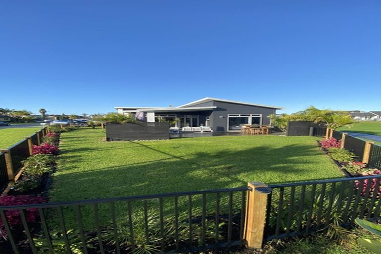 Photo of property in 10 Hoihere Drive, One Tree Point, 0118