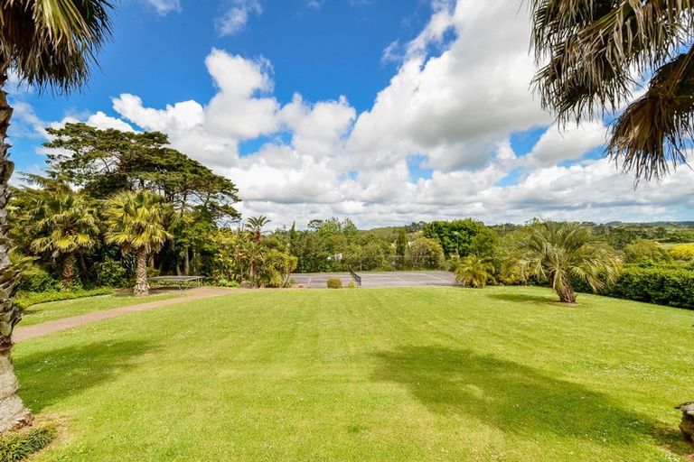 Photo of property in 79 Tawa Road, Kumeu, 0891