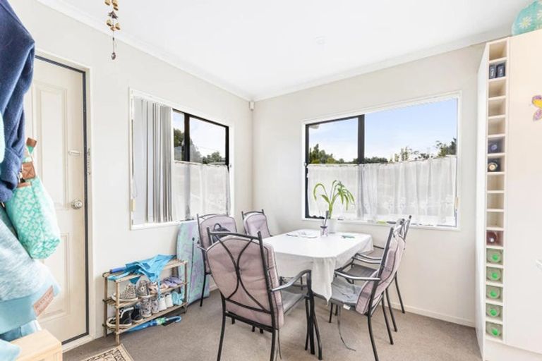 Photo of property in 25 Lilburn Crescent, Massey, Auckland, 0614