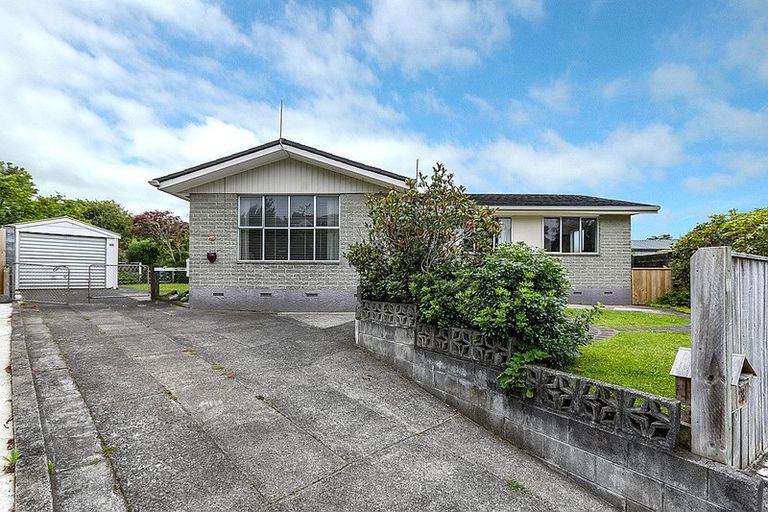 Photo of property in 28 Vancouver Place, Marfell, New Plymouth, 4310