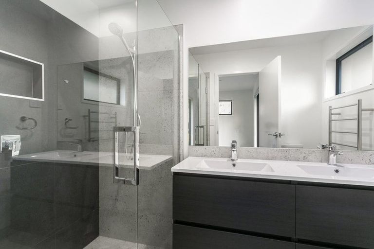 Photo of property in 5 Maraeariki Avenue, Orewa, 0931