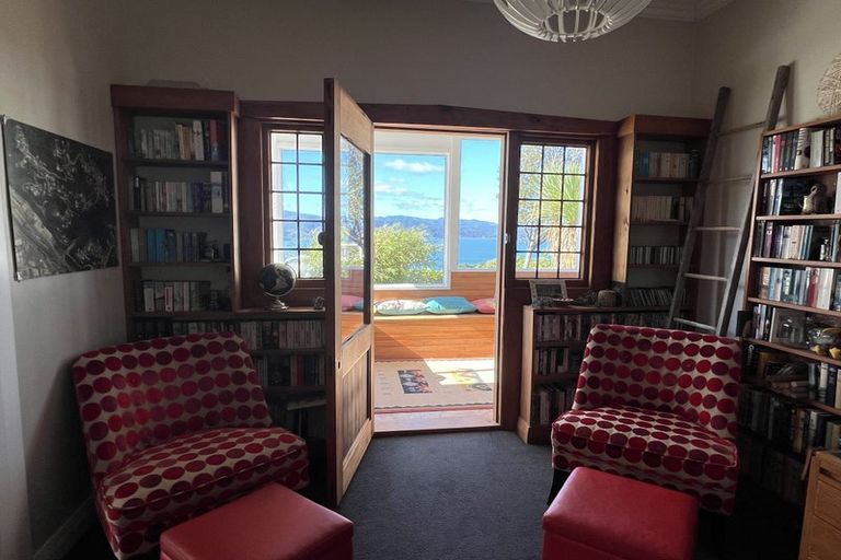 Photo of property in 18 Singers Road, Korokoro, Lower Hutt, 5012