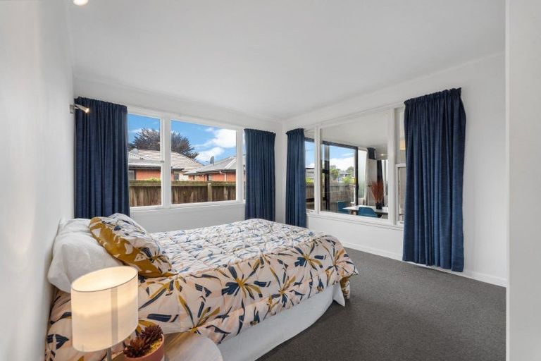 Photo of property in 99 Avonhead Road, Avonhead, Christchurch, 8042