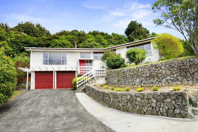 Photo of property in 4 Saint Hildas Glade, Tawa, Wellington, 5028