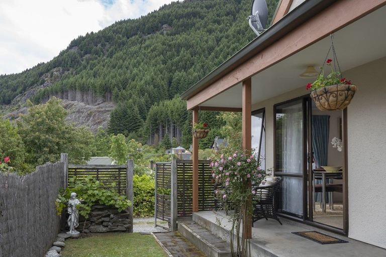 Photo of property in 25c Williams Street, Sunshine Bay, Queenstown, 9300