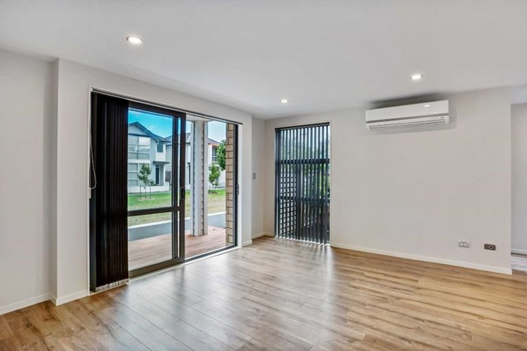 Photo of property in 17 Phar Lap Crescent, Takanini, 2112