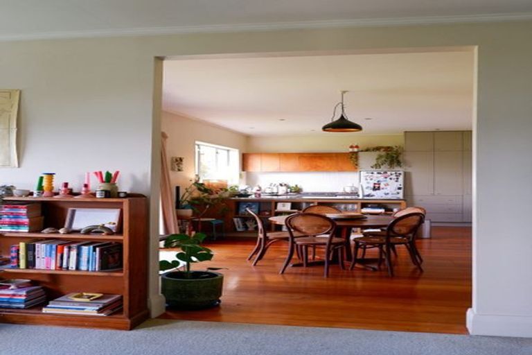 Photo of property in 1 Hungerford Road, Lyall Bay, Wellington, 6022