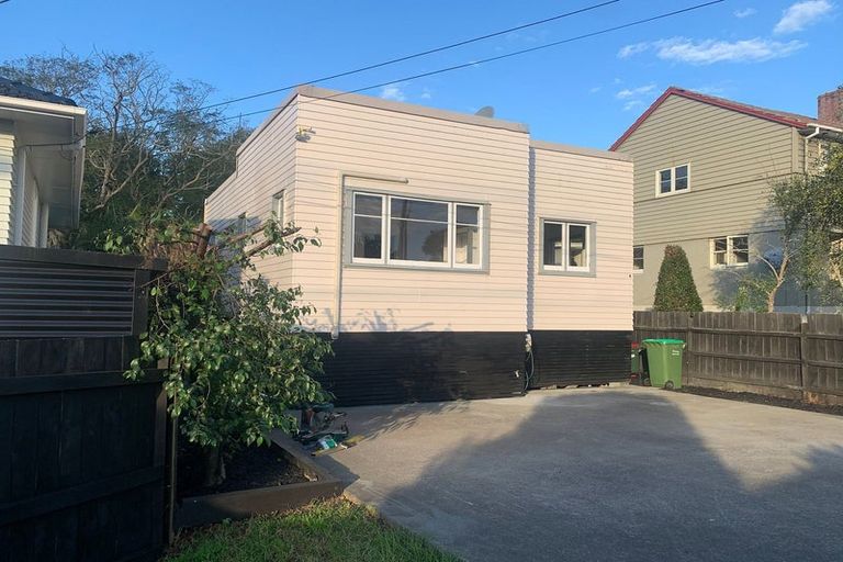 Photo of property in 1/112 Lake Road, Belmont, Auckland, 0622