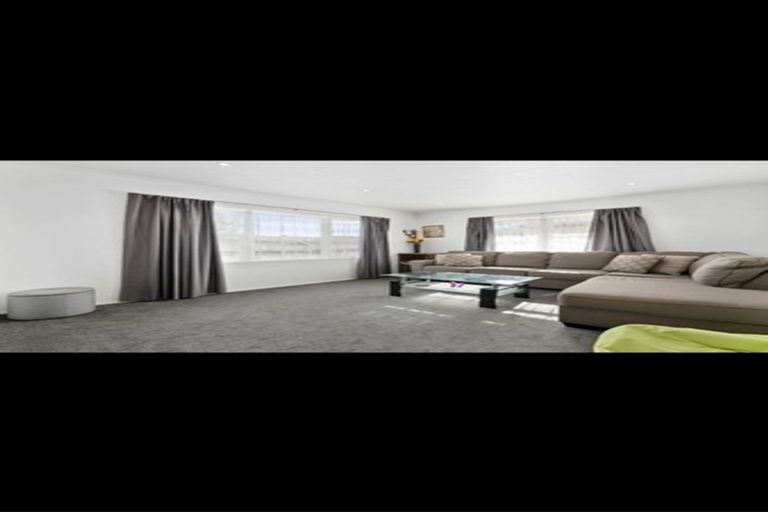 Photo of property in 30 Oregon Drive, Maoribank, Upper Hutt, 5018