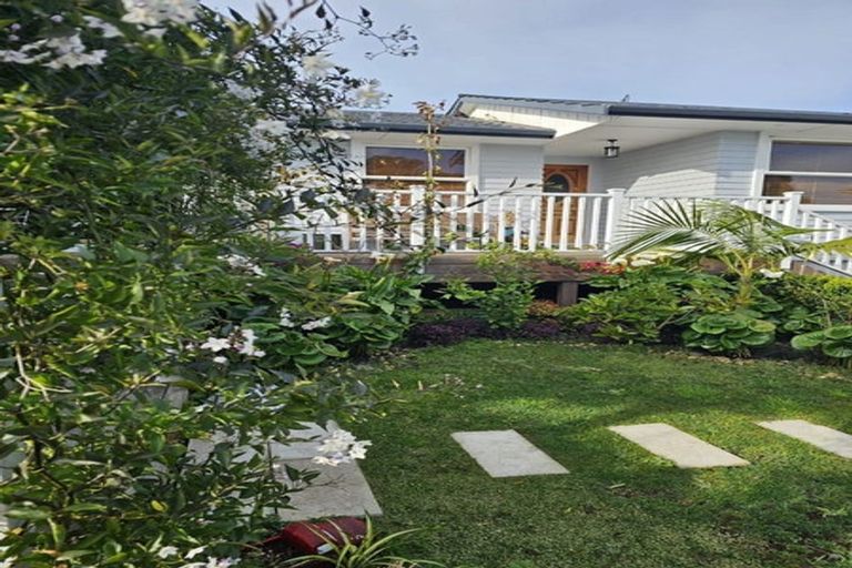 Photo of property in 27 Exminster Street, Blockhouse Bay, Auckland, 0600