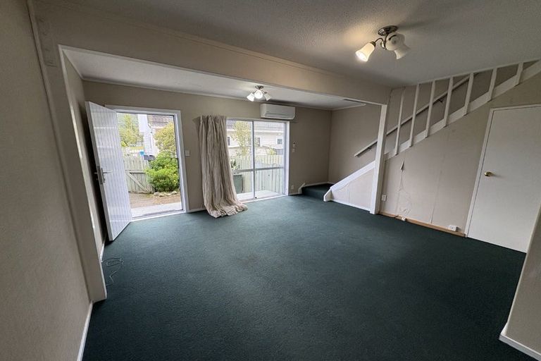 Photo of property in 16 Wagon Road, Stokes Valley, Lower Hutt, 5019