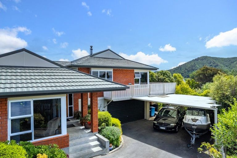 Photo of property in 5 Moana View Road, Waikawa, Picton, 7220