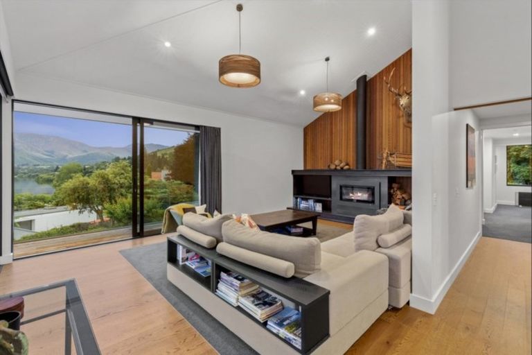 Photo of property in 27 Arrowtn-lke Hayes Road, Lake Hayes, Queenstown, 9371