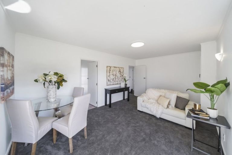 Photo of property in 2/22 Pooley Street, Pakuranga Heights, Auckland, 2010