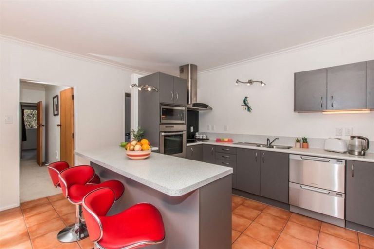 Photo of property in 76a Wai-iti Crescent, Woburn, Lower Hutt, 5010