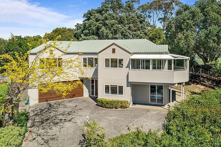 Photo of property in 2/23 Wairau Road, Forrest Hill, Auckland, 0627