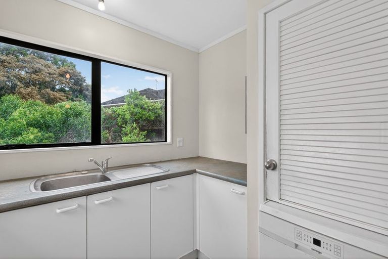 Photo of property in 23/24 Beswick Place, Birkdale, Auckland, 0626