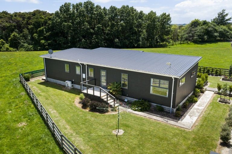 Photo of property in 567 Lethbridge Road, Halcombe, 4775