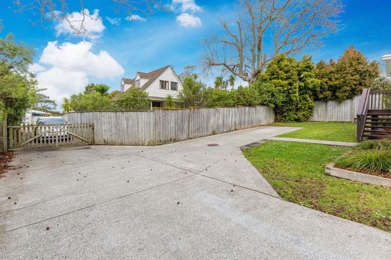 Photo of property in 9 Tracey Terrace, Te Atatu South, Auckland, 0602