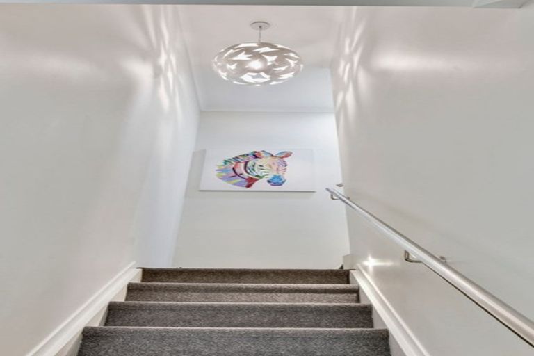 Photo of property in 7 Taupinga Way, Takanini, 2112