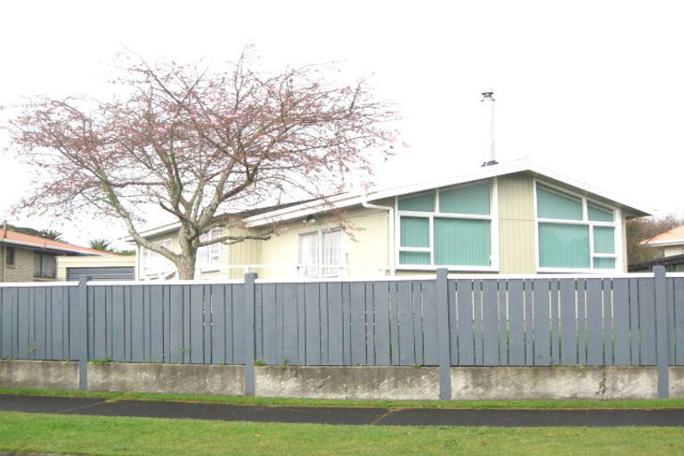 Photo of property in 5 Clifton Drive, Waitara, 4320