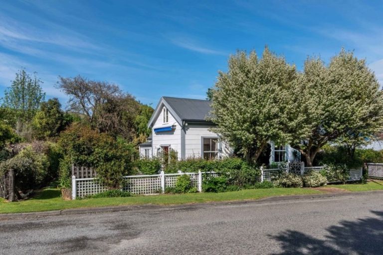 Photo of property in 22 Woodills Road, Akaroa, 7520