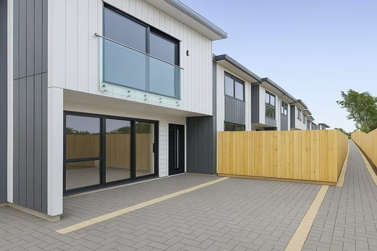 Photo of property in 43 Savoy Road, Glen Eden, Auckland, 0602