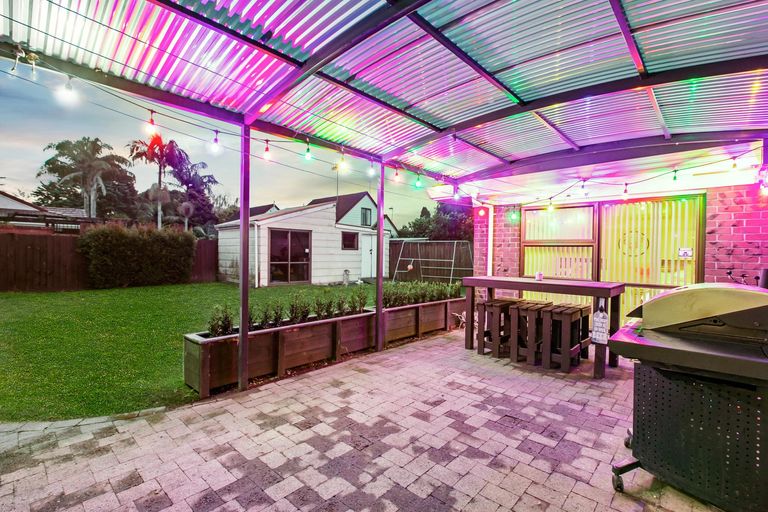 Photo of property in 7 Zenith Place, Conifer Grove, Takanini, 2112