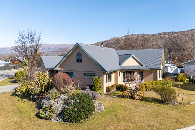 Photo of property in 24 Whitby Street, Clyde, 9330