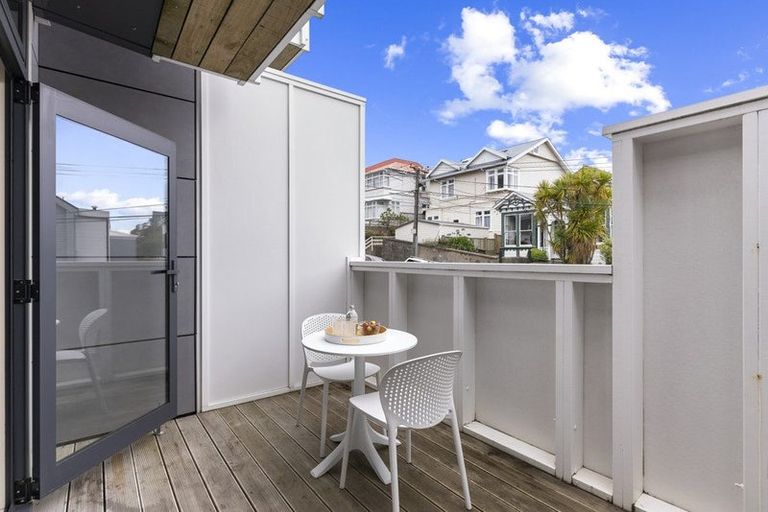 Photo of property in Pirie Street Townhouses, 2/35 Pirie Street, Mount Victoria, Wellington, 6011