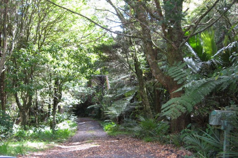 Photo of property in 455 Scenic Drive, Waiatarua, Auckland, 0612