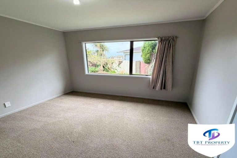 Photo of property in 8 Le Havre Place, Takanini, 2112