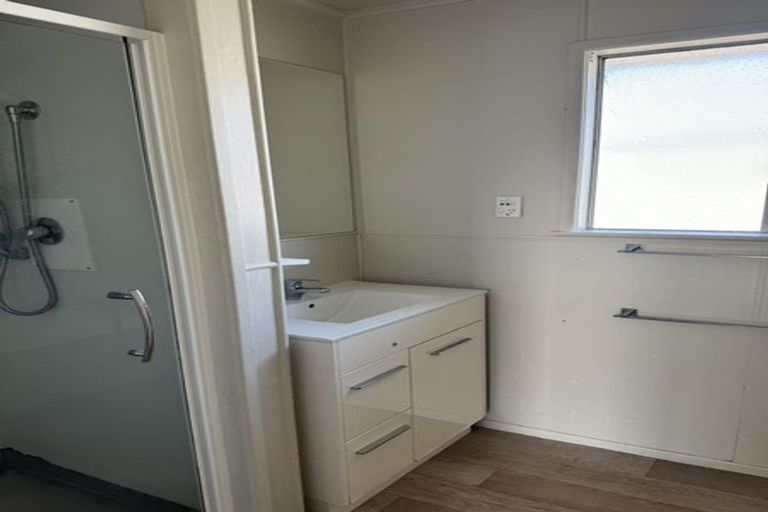 Photo of property in 62 Edgewater Drive, Pakuranga, Auckland, 2010