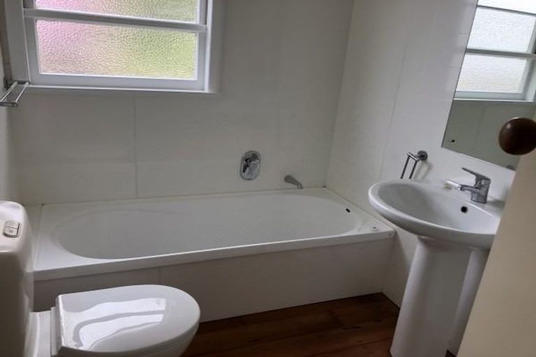 Photo of property in 16 Collingwood Street, Hokowhitu, Palmerston North, 4410