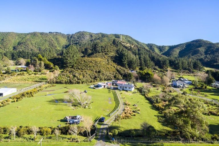 Photo of property in 147 Upper Fitzherbert Road, Wainuiomata, 5373