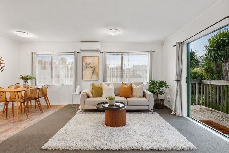 Photo of property in 12a Seaton Road, Murrays Bay, Auckland, 0630