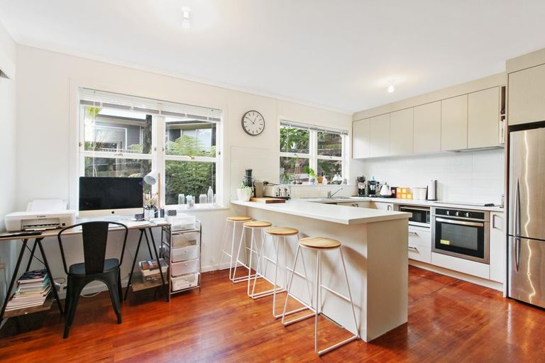 Photo of property in 22 Daffodil Street, Titirangi, Auckland, 0604