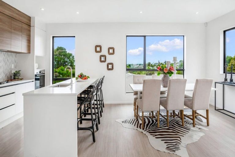 Photo of property in 16c Sheridan Drive, New Lynn, Auckland, 0600