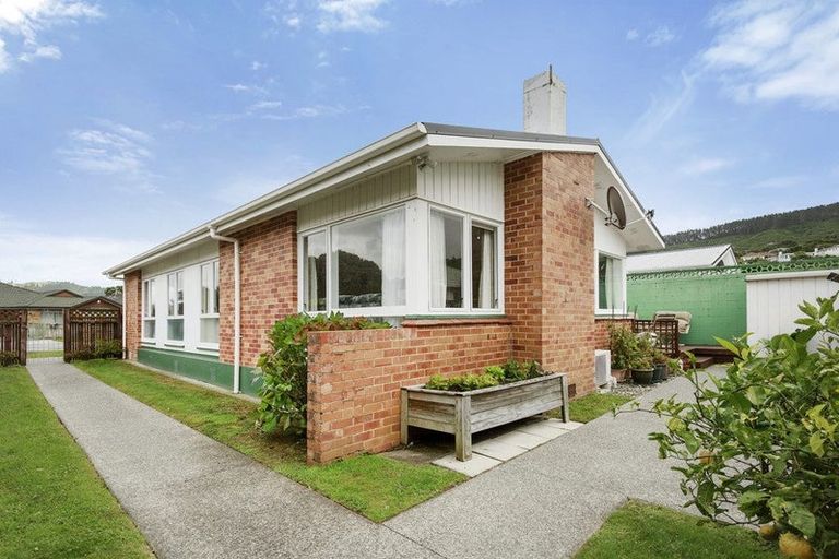 Photo of property in 5 Surrey Street, Tawa, Wellington, 5028