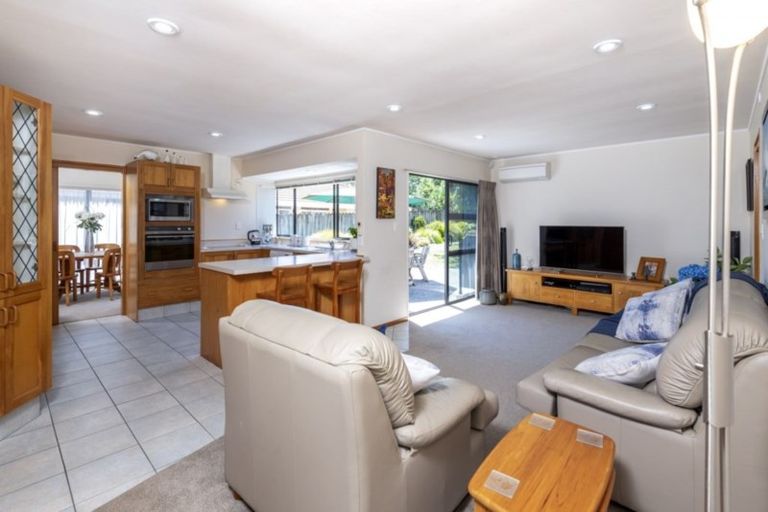 Photo of property in 10 Travers Place, Northpark, Auckland, 2013
